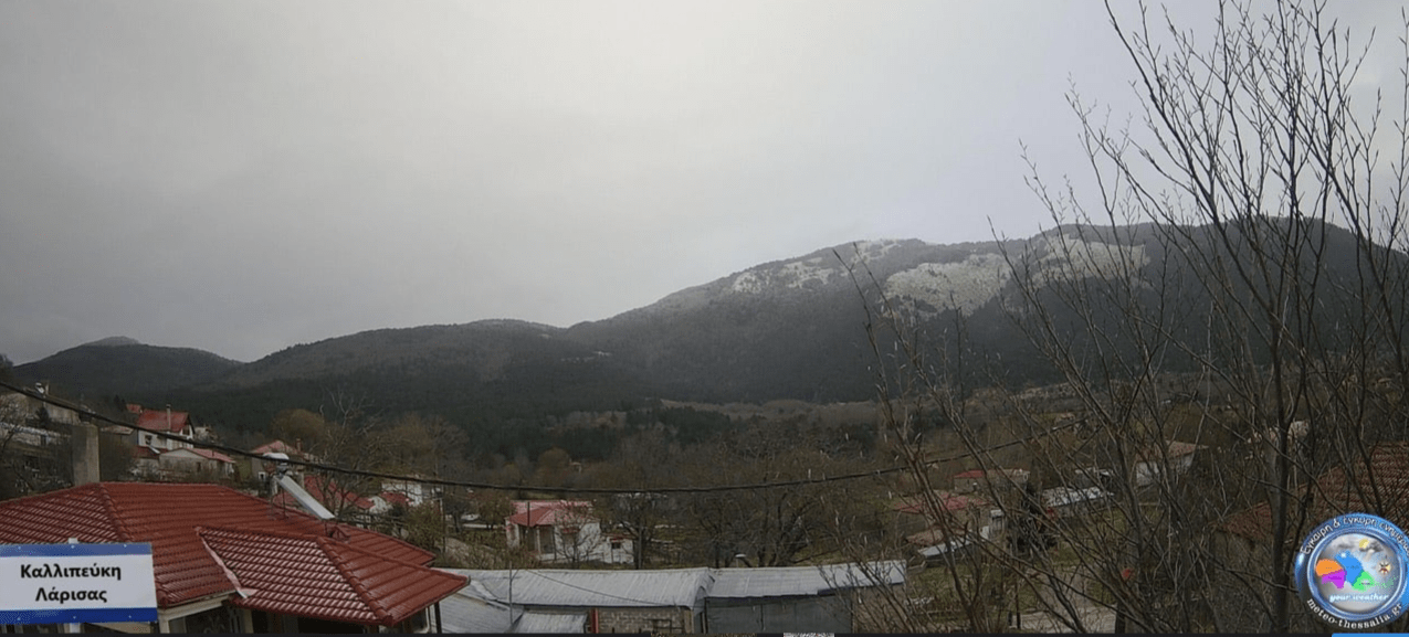 "Ντύθηκαν στα λευκά" τα χωριά του νομού Λάρισας (εικόνες)