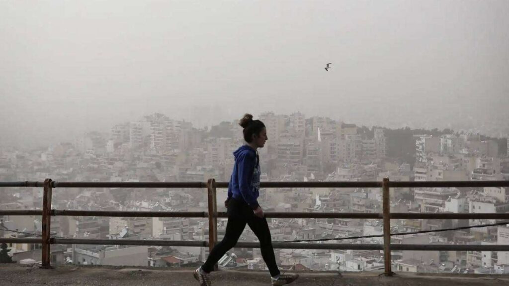 O καιρός σήμερα: Νοτιάς με σκόνη, υψηλές θερμοκρασίες και λίγες βροχές