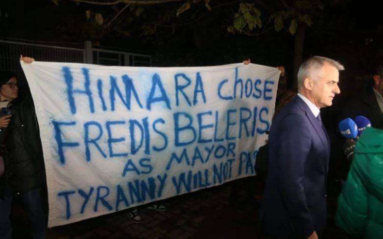 Χειμάρρα: Οργή στους Έλληνες μετά την απόφαση για Μπελέρη -«Ντροπή σας, έχουμε δικτατορία»