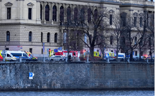 Πυροβολισμοί σε πανεπιστήμιο της Πράγας: Ένοπλος έπεσε νεκρός αφού σκότωσε τουλάχιστον 11 ανθρώπους και τραυμάτισε άλλους 30