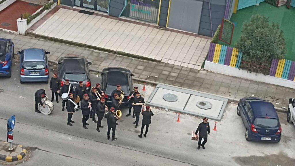 Κάλαντα από την μπάντα του Παπάφειου Ιδρύματος Θεσσαλονίκης // Βίντεο