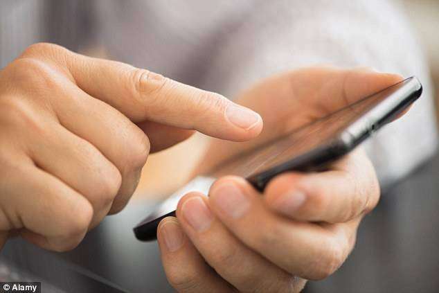 Χειροπέδες σε δύο 13χρονους στη Ναύπακτο – «Έφτιαχναν» και διακινούσαν γυμνές φωτογραφίες συμμαθητριών τους
