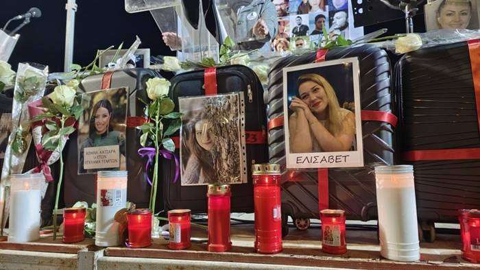 Ράγισαν καρδιές στη μεγάλη συγκέντρωση στη Βουλή για το έγκλημα στα Τέμπη