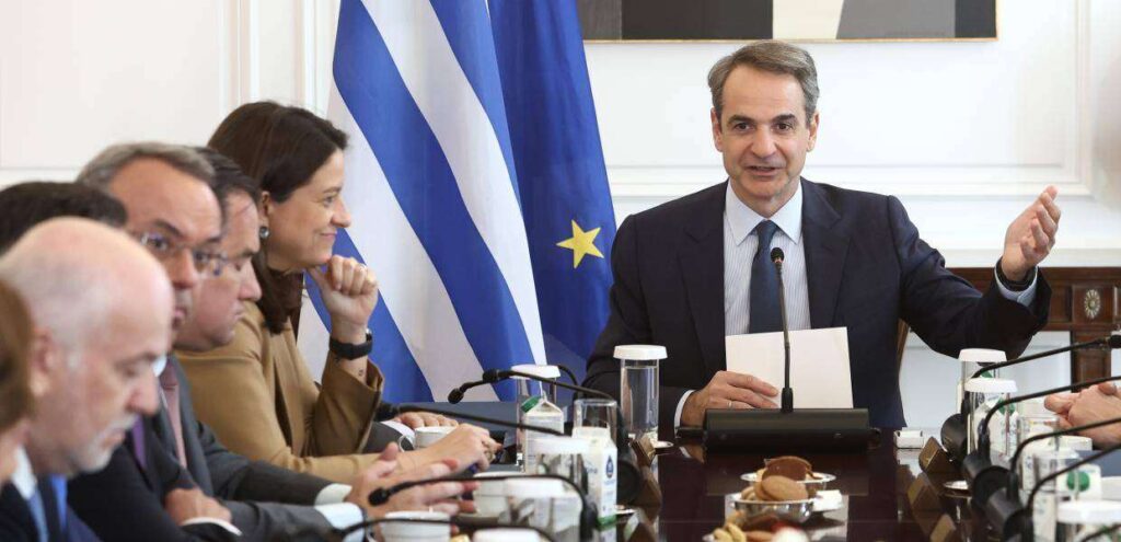 Έκτακτη σύσκεψη για την ακρίβεια – O Mητσοτάκης παραδέχεται την αποτυχία της κυβέρνησης