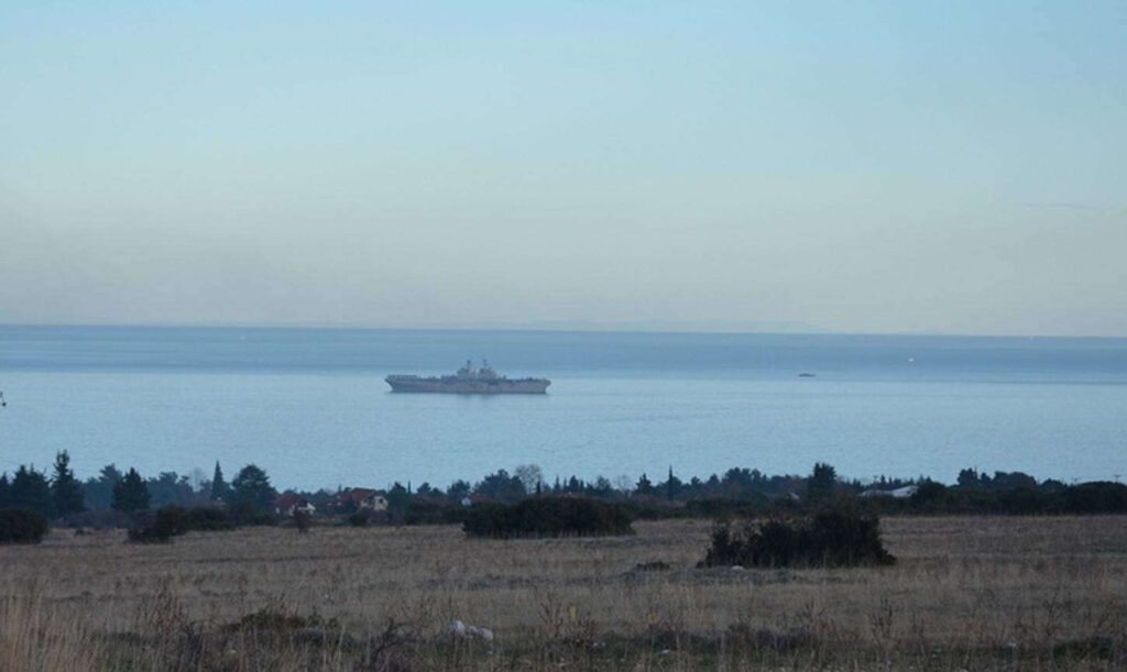 Γιατί προσάραξε στη Γρίτσα Πιερίας αμερικάνικο αεροπλανοφόρο γεμάτο πεζοναύτες; – Μεγάλη η κινητοποίηση των αρχών της περιοχής (Βίντεο – Φωτογραφίες)