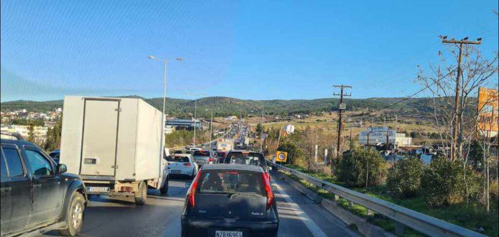Θεσσαλονίκη: Χάος στον Περιφερειακό – Σύγκρουση τεσσάρων οχημάτων
