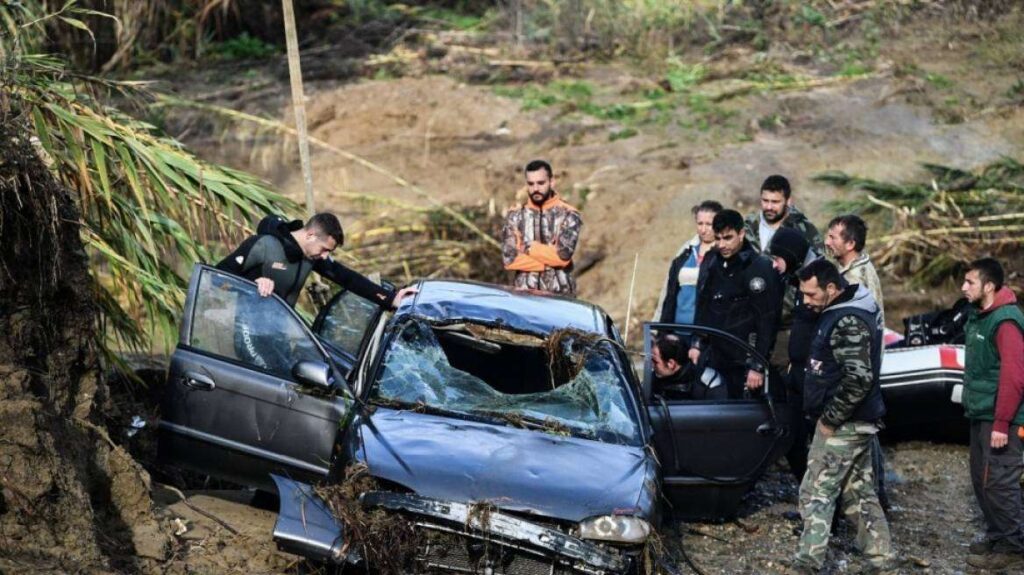 Ηλεία:13 μέρες αγνοείται ο 45χρονος που παρασύρθηκε από χείμαρρο στο Πλουτοχώρι – Και ο Echo στις έρευνες για τον εντοπισμό του