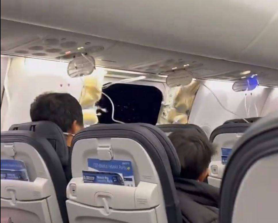 ΗΠΑ: Tρόμος στον αέρα για 174 επιβάτες αεροσκάφους- Αποκολλήθηκε η μία πόρτα // Βίντεο