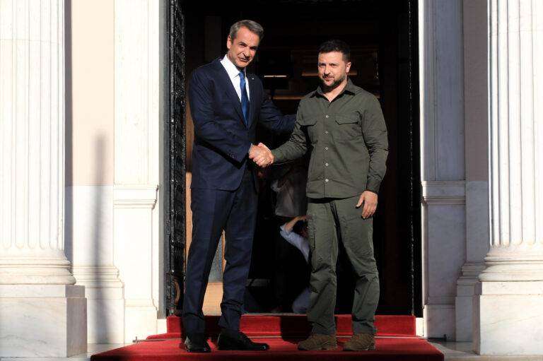 Τηλεφωνική επικοινωνία Μητσοτάκη – Ζελένσκι: Η Ελλάδα θα συνεχίσει να στηρίζει την Ουκρανία, τόνισε ο Πρωθυπουργός