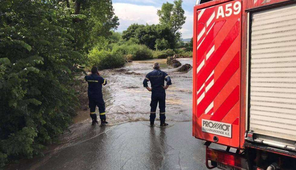 Ηλεία: Συνεχίζονται οι έρευνες για το εντοπισμό του οδηγού που παρασύρθηκε από χείμαρρο στο Πλουτοχώρι