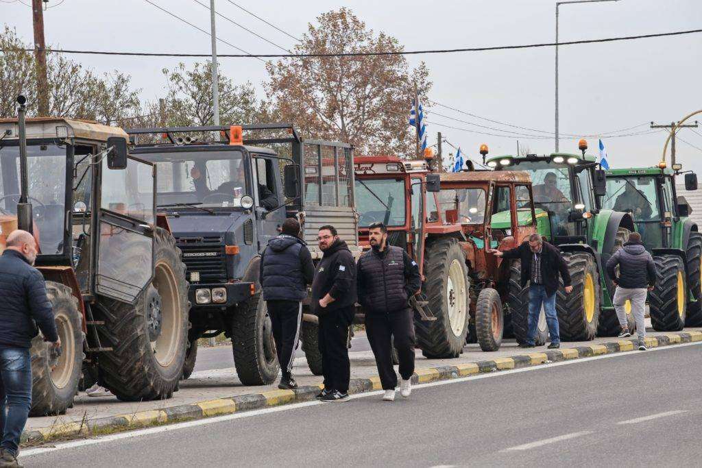 Ξεσηκωμός αγροτών: Στους δρόμους με τα τρακτέρ τους διεκδικώντας την επιβίωση τους
