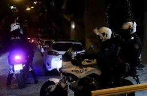 Επεισοδιακή καταδίωξη 17χρονου με κλεμμένο αυτοκίνητο στον Αγιο Δημήτριο