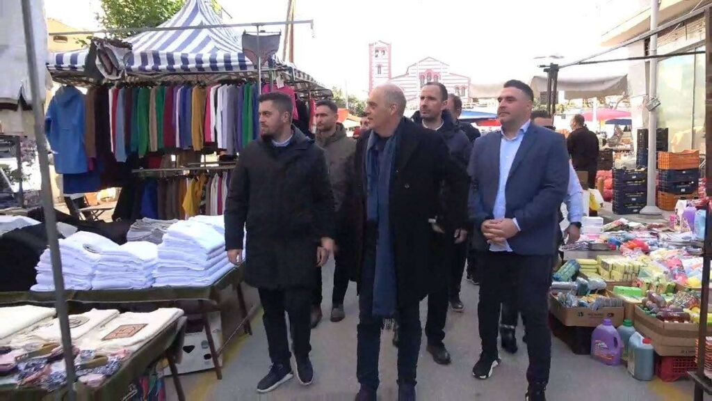 Θεσσαλονίκη: Στη λαϊκή αγορά της Σταυρούπολης ο Κυριάκος Βελόπουλος