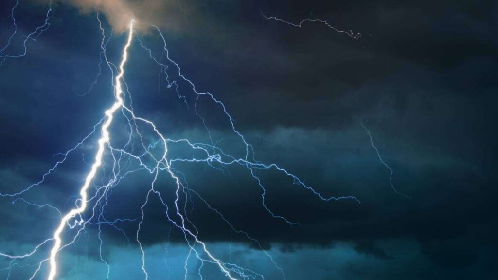 Σε επιφυλακή οι δήμοι της Αττικής λόγω των έκτακτων καιρικών φαινομένων