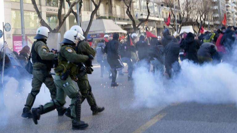 Θεσσαλονίκη: Ξύλο και δακρυγόνα στην πορεία των φοιτητών
