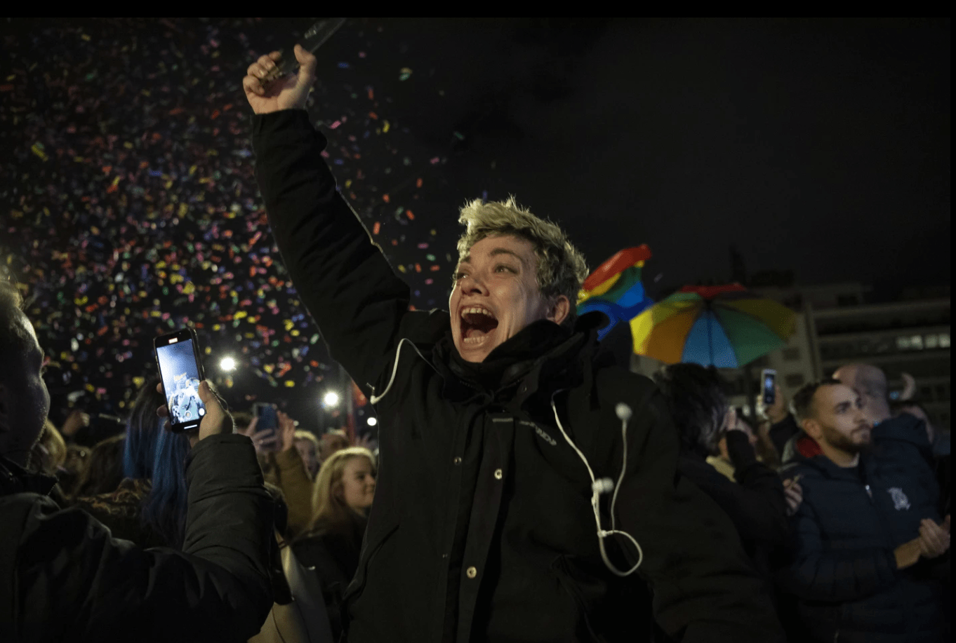 Διεθνή ΜΜΕ: Συγχαίρουν την πρώτη Oρθόδοξη χώρα που νομιμοποιεί τον γάμο ομοφυλόφιλων