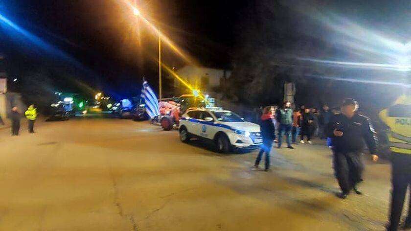 Ιωάννινα: «Μπλόκο» της Αστυνομίας στα τρακτέρ – Επέβαλαν πρόστιμα στους αγρότες