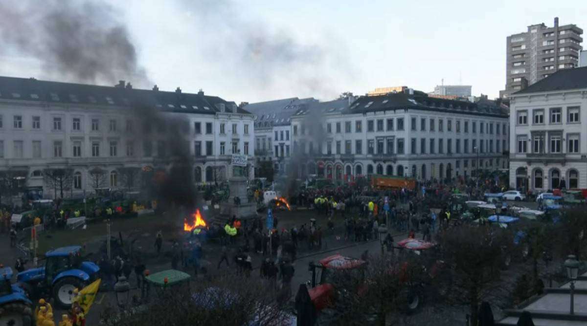 Πλημμύρισαν από αγρότες οι Βρυξέλλες - Χίλια τρακτέρ γύρω από το σημείο όπου θα γίνει η Σύνοδος Κορυφής // ΒΙΝΤΕΟ