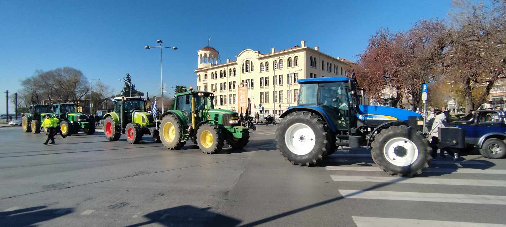 Agrotica: Έφτασαν τα πρώτα τρακτέρ των αγροτών στο κέντρο της Θεσσαλονίκης ΒΙΝΤΕΟ - ΦΩΤΟΓΡΑΦΙΕΣ