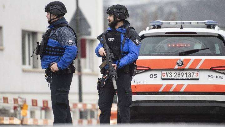 Η αστυνομία στην Ελβετία σκότωσε άνδρα οπλισμένο με τσεκούρι – Κρατούσε ομήρους σε τρένο