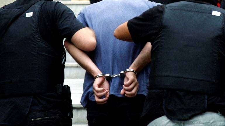 Ηράκλειο: Το κατώφλι του ανακριτή αναμένεται να περάσει αύριο ο λιμενικός που συνελήφθη για δωροληψία