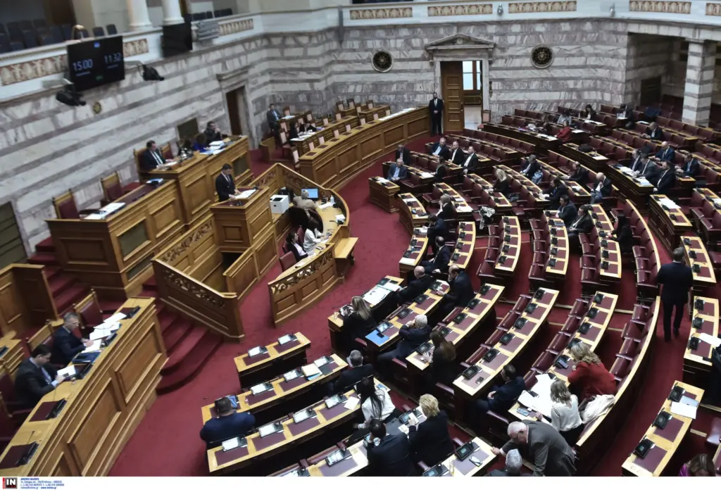 Αλλαγή στο αποτέλεσμα της ψηφοφορίας για τα ομοφυλόφιλα ζευγάρια: Λάθος στην καταμέτρηση των ψήφων – Καταψήφισε ο Καρασμάνης, 175 τα «ναι»