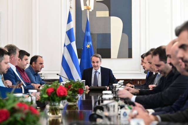 Μέτρα ασπιρίνες – Φθηνότερο ρεύμα και προκαταβολή επιστροφής ΕΦΚ δίνει ο Μητσοτάκης στους αγρότες