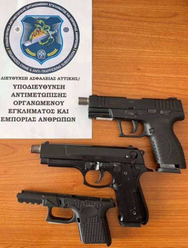 Σάμος: Εγκληματική οργάνωση κατασκεύαζε όπλα με 3D εκτυπωτή- Κάποια απ αυτά ήταν λειτουργικά (Φωτογραφίες)