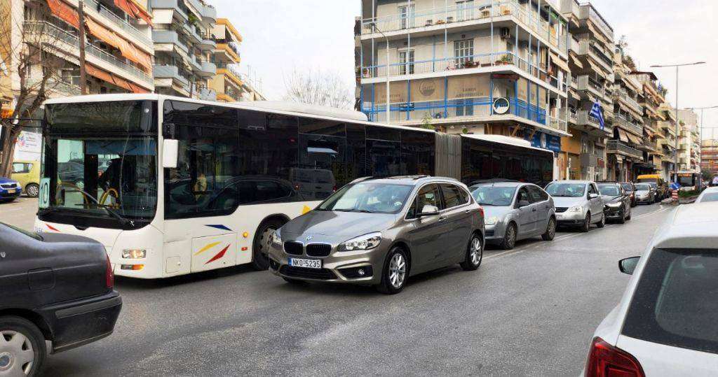 Επιβάτες αστικού λεωφορείου στη Θεσσαλονίκη ακινητοποίησαν πορτοφολά