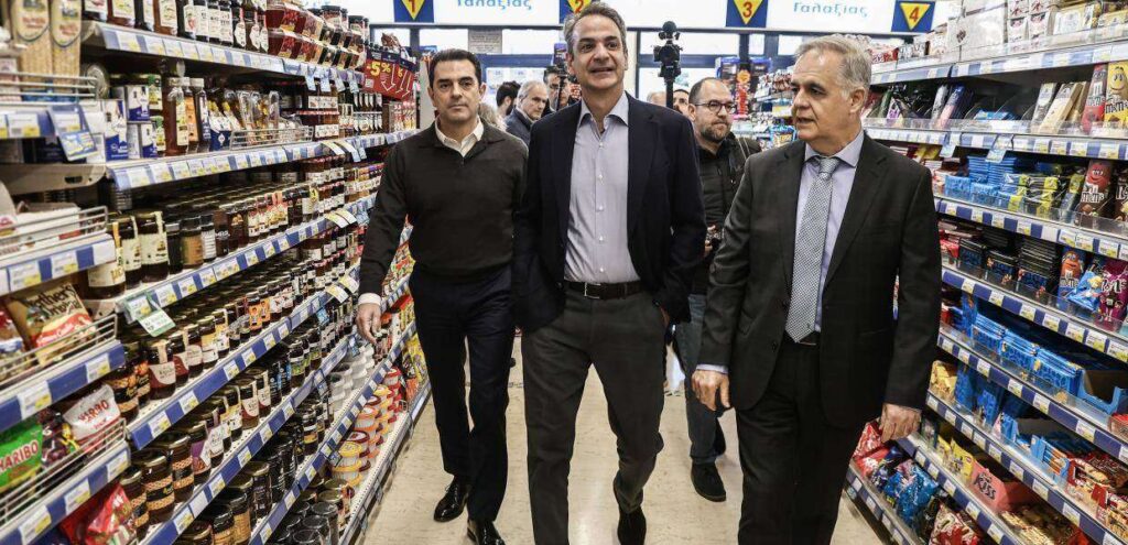 Επικοινωνιακοί χειρισμοί Μητσοτάκη – Επισκέφτηκε σούπερ μάρκετ «Η μάχη για την ακρίβεια θα συνεχιστεί» είπε