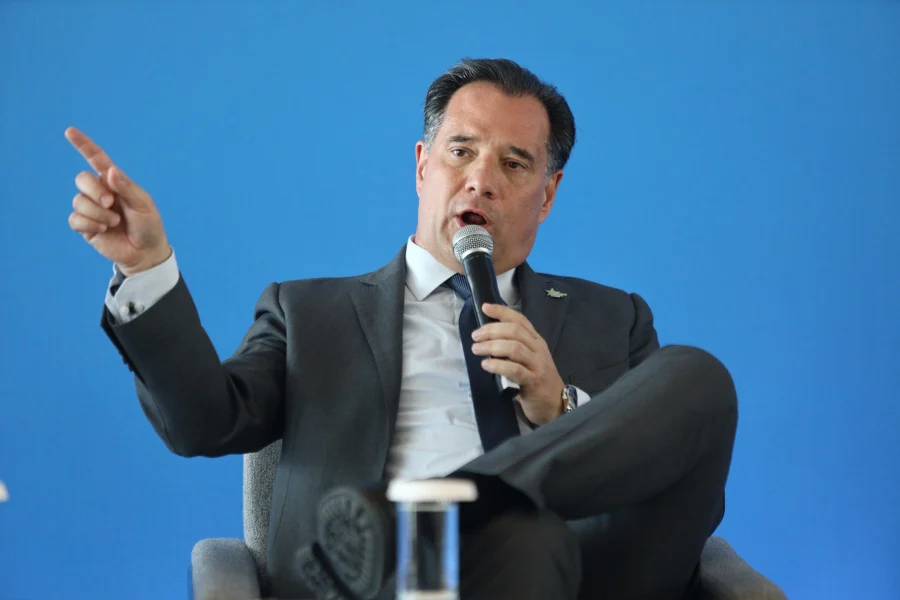 Εν μέσω αντιδράσεων τα απογευματινά επί πληρωμή χειρουργεία – Άδωνης Γεωργιάδης: “Μόνο το 1% διαμαρτύρεται”