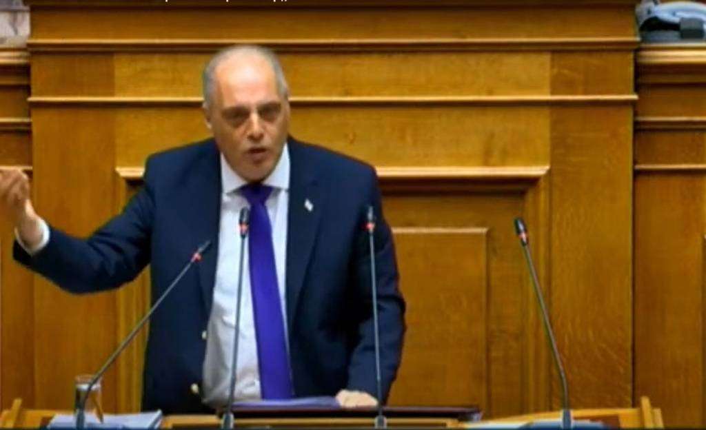 Ομιλία “καταπέλτης” του Κυριάκου Βελόπουλου στη Βουλή: «Μιλάτε με γρίφους, αλλά κανείς δεν μιλά με ονόματα! Μόνο εμείς μιλάμε με ονόματα. Και αυτό γιατί φοβάστε τους ολιγάρχες»