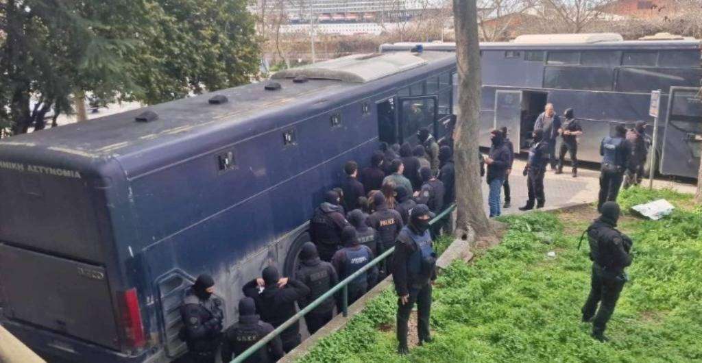 Στο αυτόφωρο σήμερα οι 49 συλληφθέντες κατά την αστυνομική επιχείρηση στο ΑΠΘ και οι τρεις στου Ζωγράφου