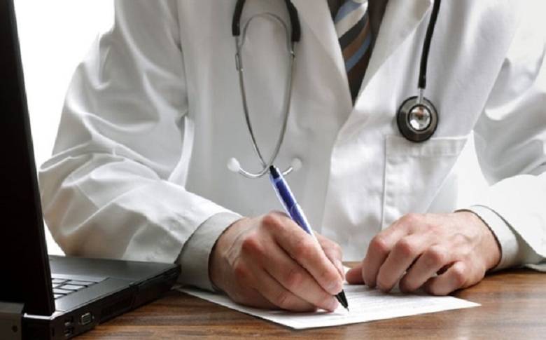 Γιατρός και τρεις ακόμη συνελήφθησαν για χορήγηση βεβαιώσεων και συνταγογραφήσεων σε αλλοδαπούς έναντι αμοιβής