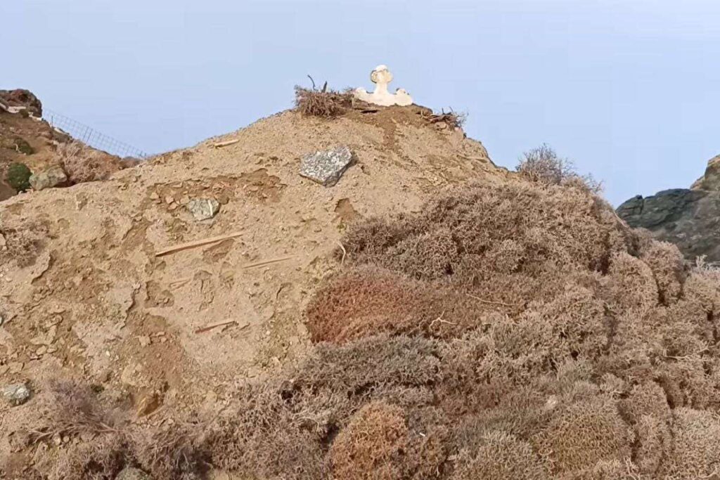 Ντροπή: “Έθαψαν” εκκλησάκι στη Μύκονο – “Έγινε για θρησκευτικούς λόγους” λένε οι κάτοικοι // ΒΙΝΤΕΟ