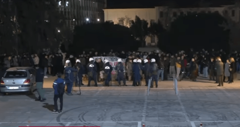 ΑΠΘ: Απόπειρα επίθεσης κουκουλοφόρων σε χώρο με πυρηνικό αντιδραστήρα