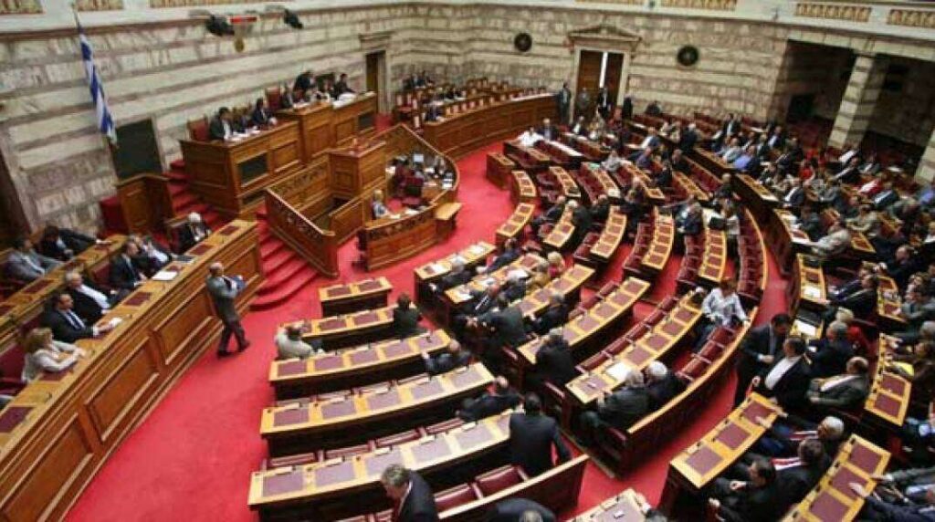 Τέμπη: Live η συζήτηση στη Βουλή επί του πορίσματος της Εξεταστικής – Απών ο Κυριάκος Μητσοτάκης