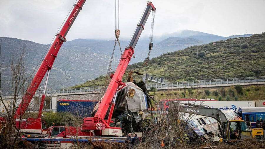 “Tρεις ημέρες μετά το έγκλημα στα Τέμπη μετέφεραν χώμα σε ιδιωτικό οικόπεδο” αποκαλύπτουν συγγενείς θυμάτων // HXHTIKO