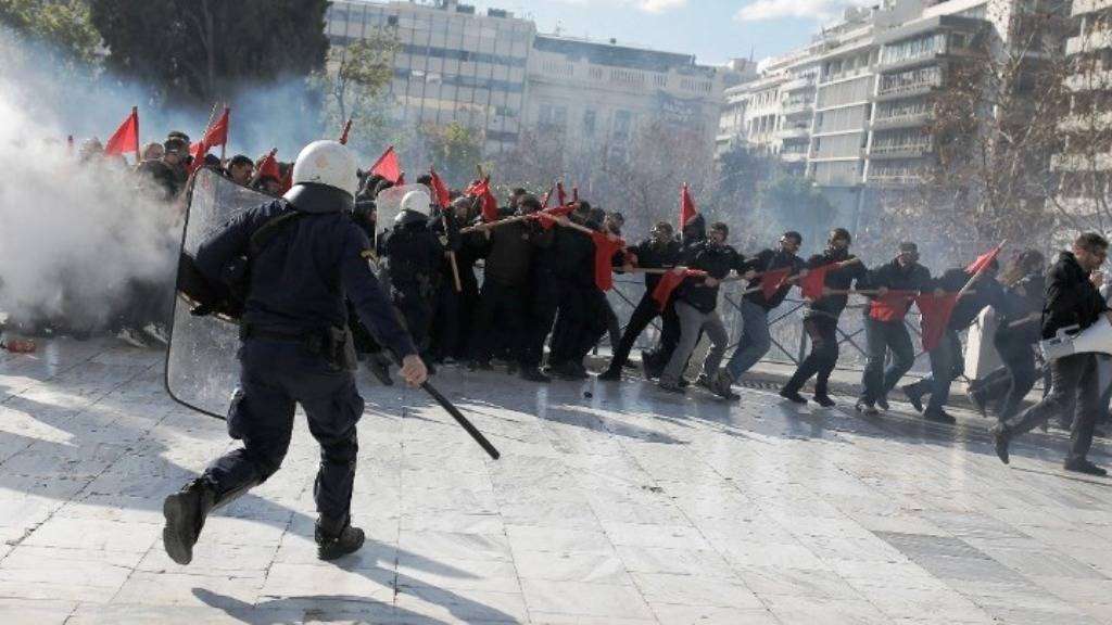 Επεισόδια με μολότοφ, χημικά και τραυματίες στο πανεκπαιδευτικό συλλαλητήριο – Ένορκη Διοικητική Εξέταση διέταξε η ΓΑΔΑ