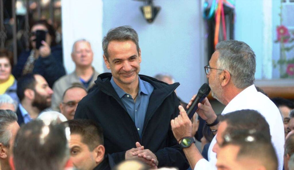 Στον Άγιο Δημήτριο ο Κυριάκος Μητσοτάκης, συνομίλησε με κατοίκους