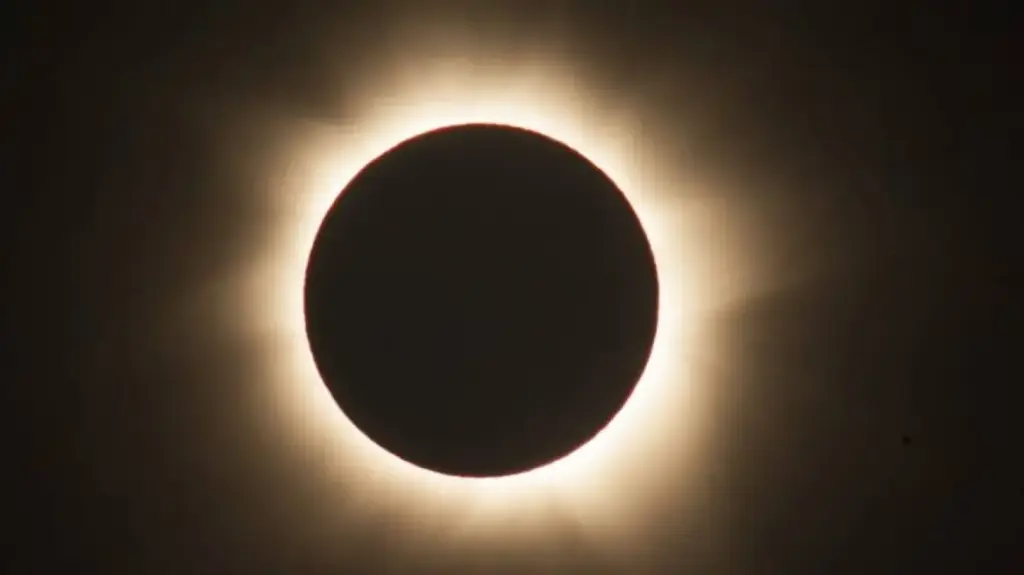 Ολική έκλειψη ηλίου σήμερα – Πού θα είναι ορατή