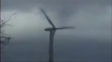 Δυνατός αέρας, καταστρέφει τεράστια ανεμογεννήτρια / ΒΙΝΤΕΟ