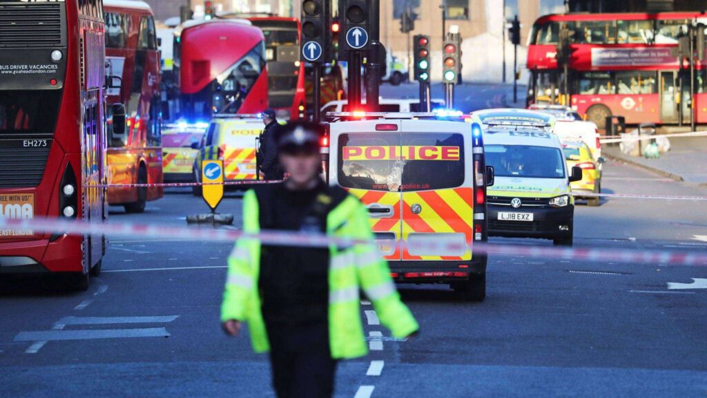 Συναγερμός στο Λονδίνο: Επίθεση με μαχαίρι στο μετρό