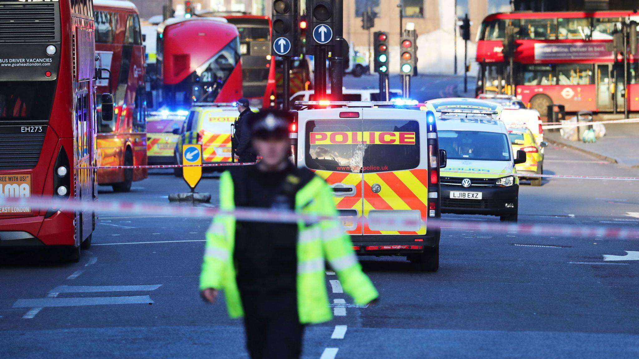 Συναγερμός στο Λονδίνο: Επίθεση με μαχαίρι στο μετρό