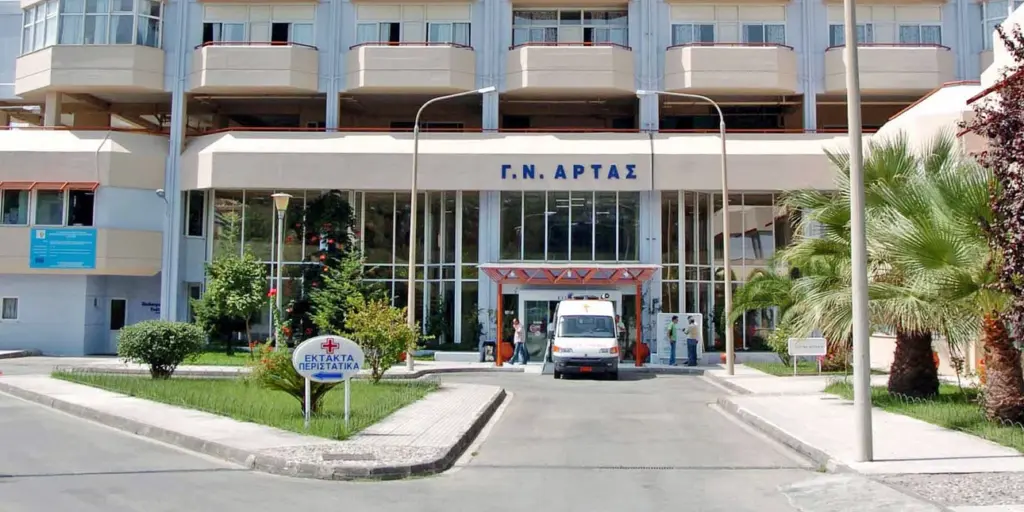 Άρτα: Ασθενής απειλούσε το προσωπικό με μαχαίρι – Αστυνομικός πυροβόλησε στον αέρα