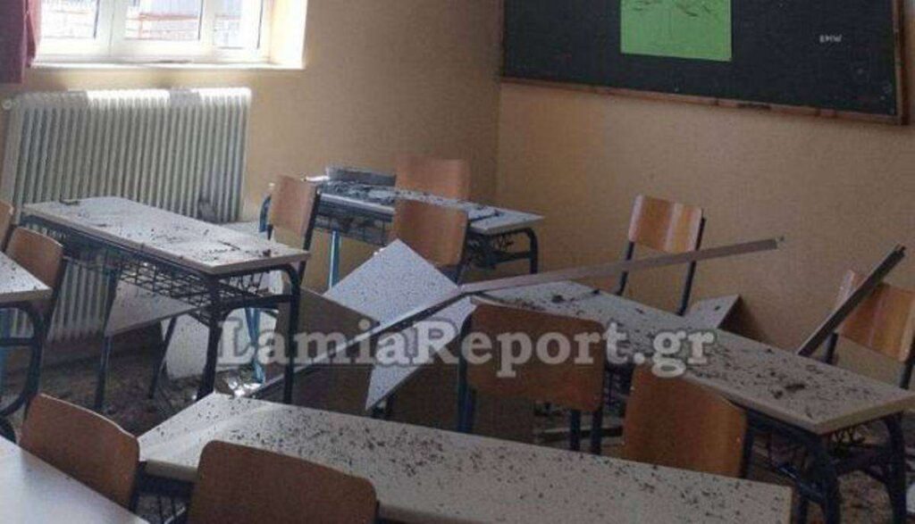 Φθιώτιδα: Υποχώρησε από το ταβάνι σχολικής αίθουσας τμήμα ψευδοροφής (φωτο)