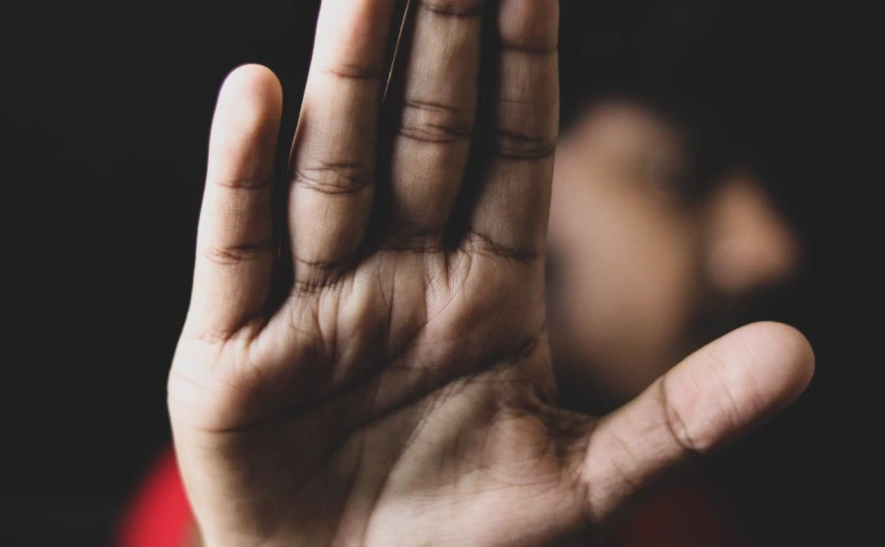 Εφιάλτης η σχολική εκδρομή για 15χρονο - Τον κακοποίησαν σεξουαλικά συμμαθητές του