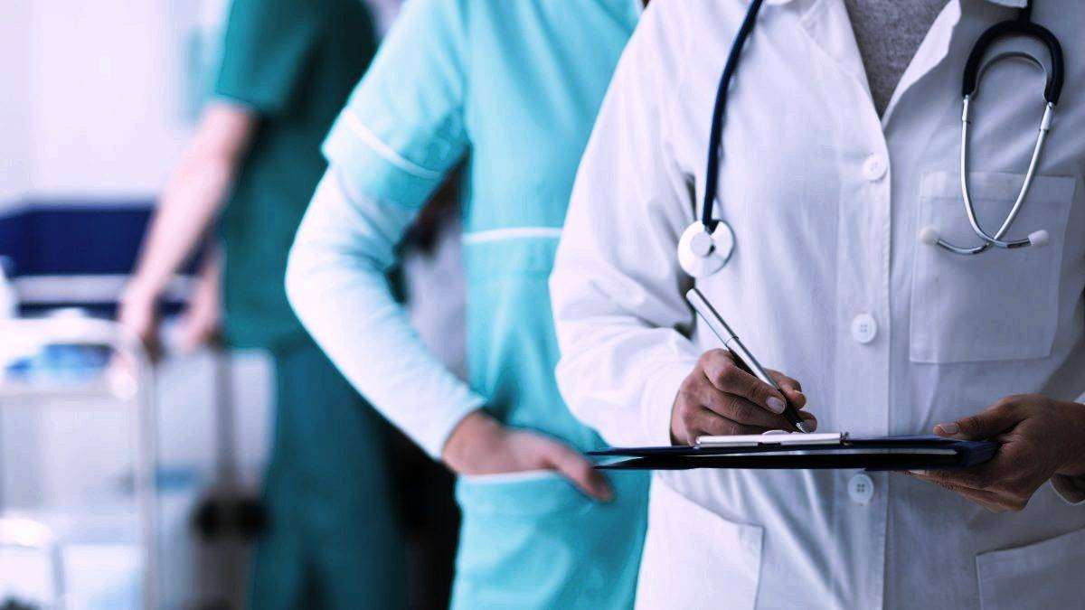 Προσφεύγουν στο ΣτΕ οι νοσοκομειακοί γιατροί για τα απογευματινά χειρουργεία – «Συνεχίζουμε τον αγώνα»
