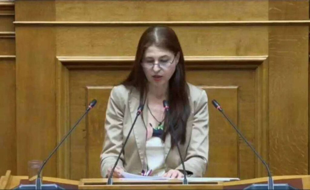 Καβάλα: Επίθεση στην βουλευτή της ΝΔ Αγγελική Δεληκάρη – Τη χαστούκισε γυναίκα σε εκκλησία