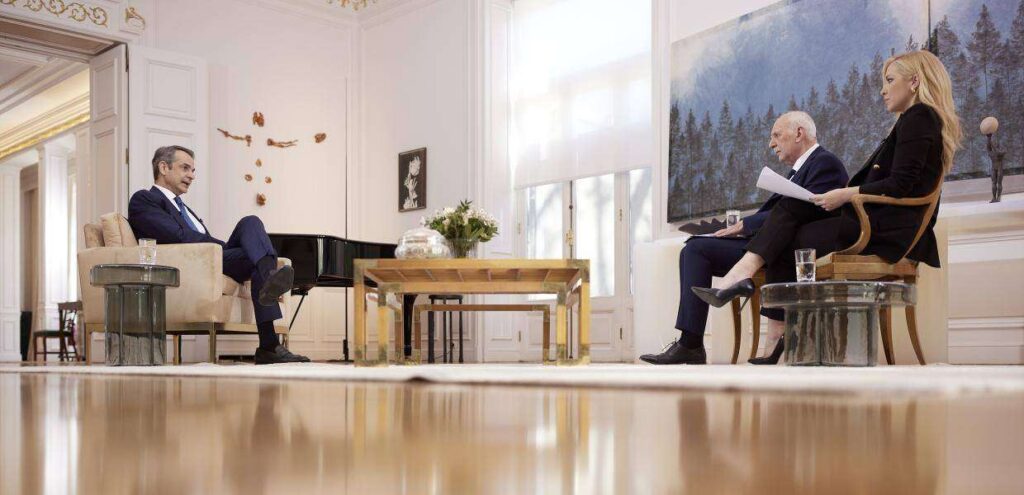 Μητσοτάκης: ««Ποιο μπάζωμα; Είναι θεωρίες συνωμοσίας – Δεν υπάρχει πολιτική ευθύνη» για τη γυναικοκτονία έξω από Α.Τ